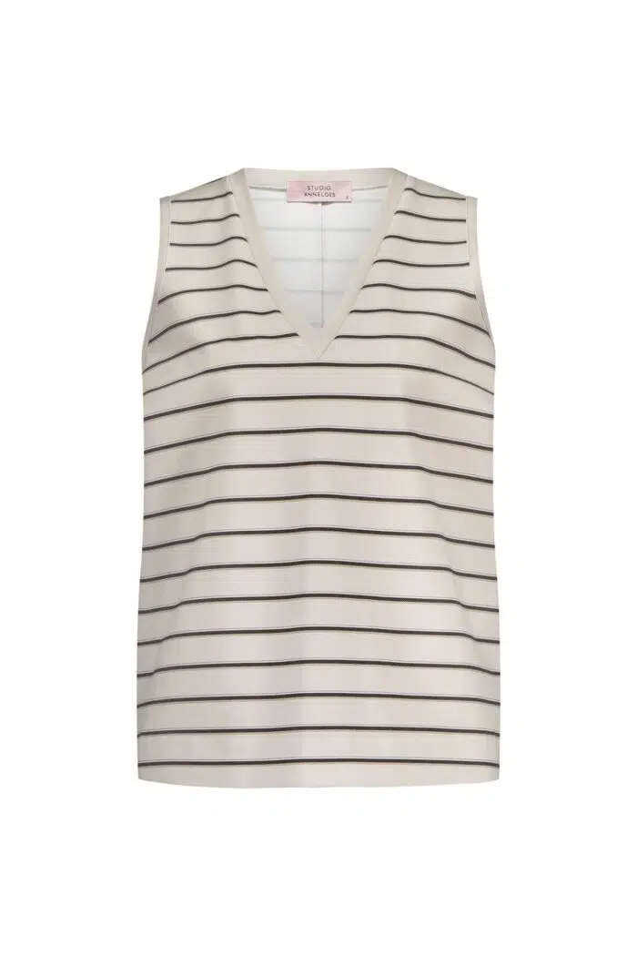 Ebony vneck top